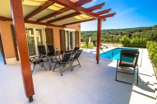 Villa with Swimming Pool, 3 Bedrooms (Artemida)