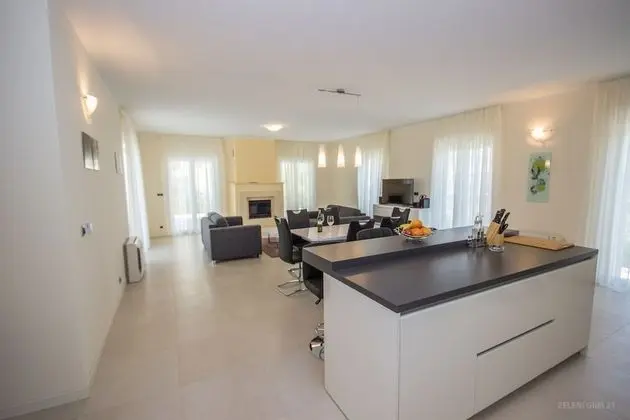 Villa with Swimming Pool, 3 Bedrooms (Artemida)