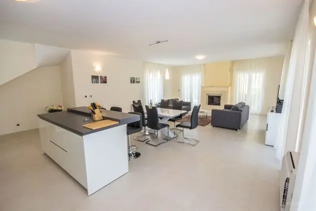 Villa with Swimming Pool, 3 Bedrooms (Artemida)