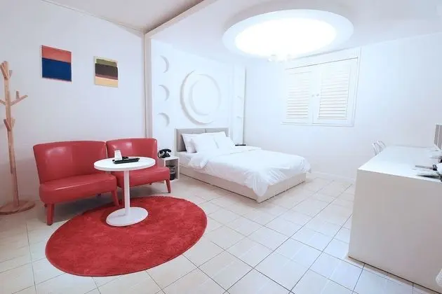 Deluxe Tek Büyük Yataklı Oda (Semi-Deluxe Room)