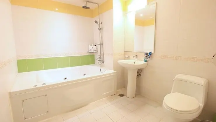 Deluxe Tek Büyük Yataklı Oda (Semi-Deluxe Room)