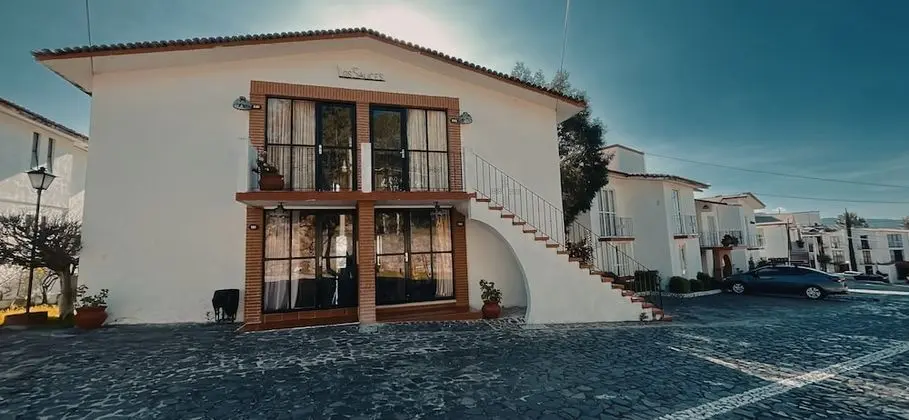 Villa (Junior)