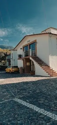 Villa (Junior)
