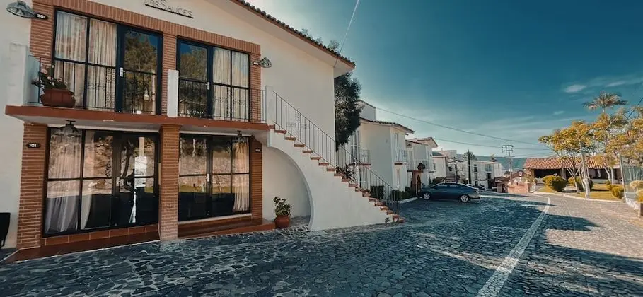 Villa (Junior)