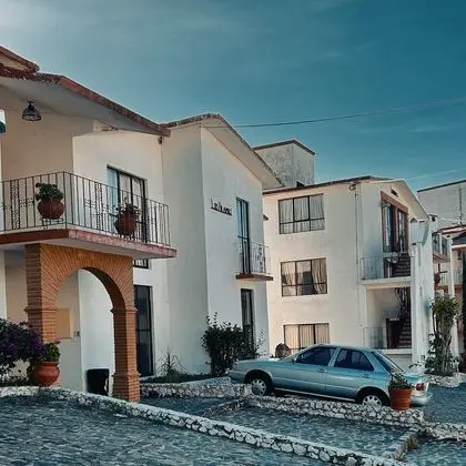 Villa (Junior)