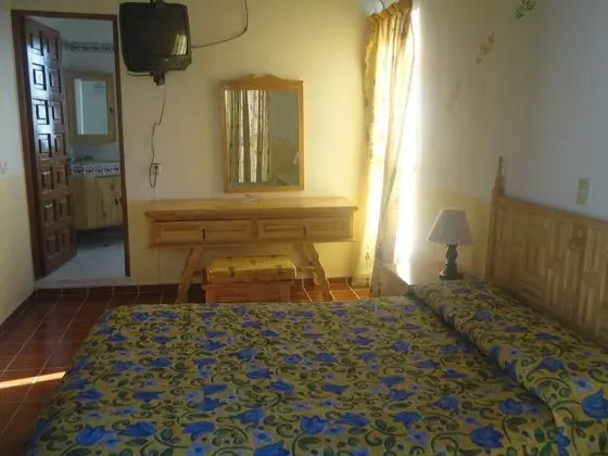 Villa (Junior)