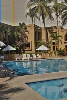 Villa, Havuz Kenarı