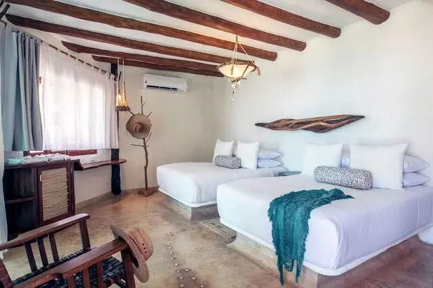 Bungalow Arena, 2 Queen Beds