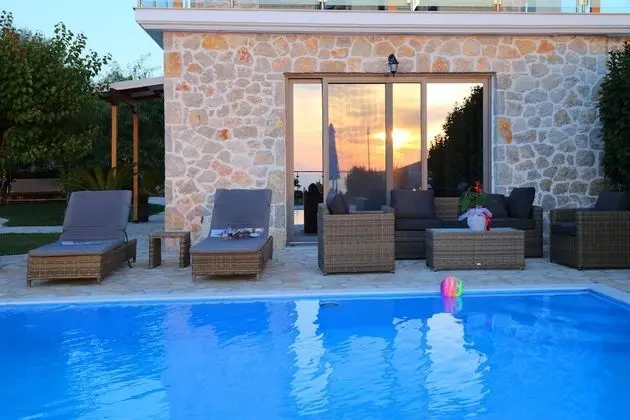 Villa, 1 Yatak Odası, Kişiye Özel Havuzlu, Deniz Manzaralı (Emily)