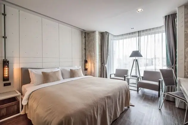 Standard Modern Room