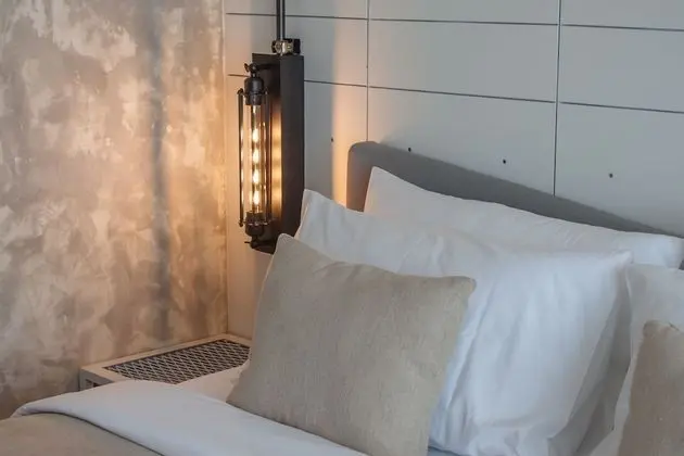 Standard Modern Room