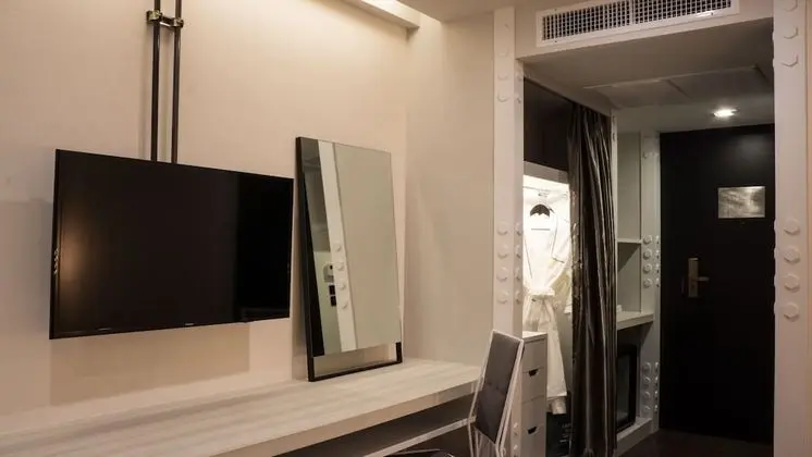 Standard Modern Room