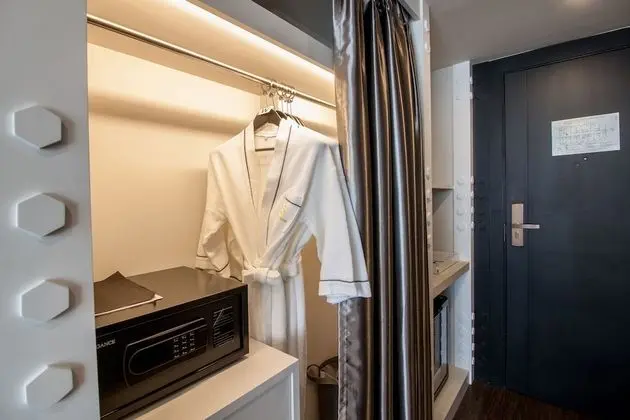 Standard Modern Room