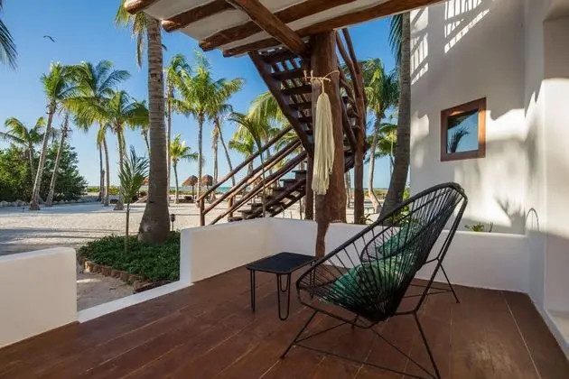 Junior Suite Superior sea front: 1 king bed or 2 queen beds