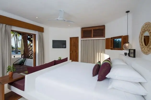 Junior Suite Superior sea front: 1 king bed or 2 queen beds