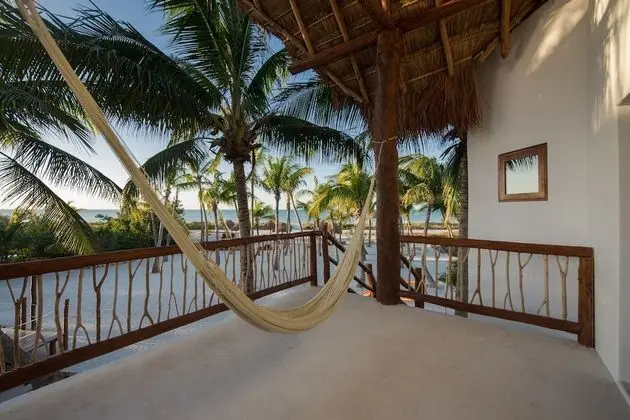 Junior Suite Superior sea front: 1 king bed or 2 queen beds