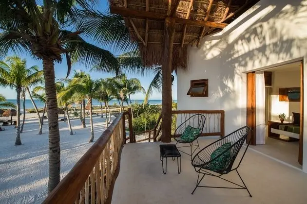 Junior Suite Superior sea front: 1 king bed or 2 queen beds