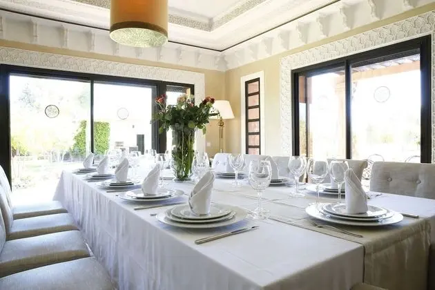 Büyük Yataklı Tek Kişilik Oda