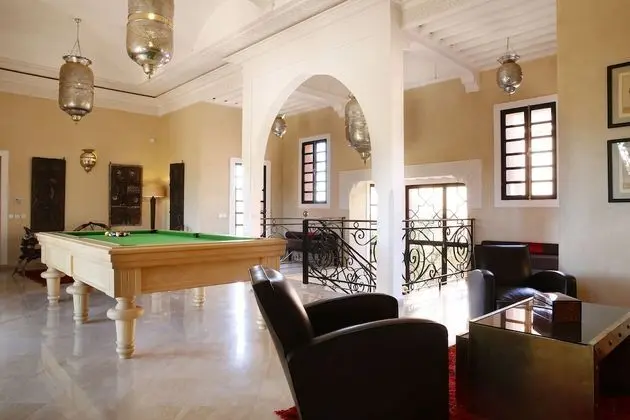 Büyük Yataklı Tek Kişilik Oda