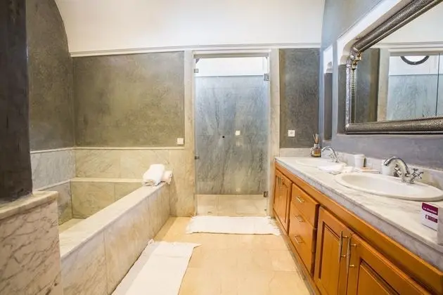 Büyük Yataklı Tek Kişilik Oda