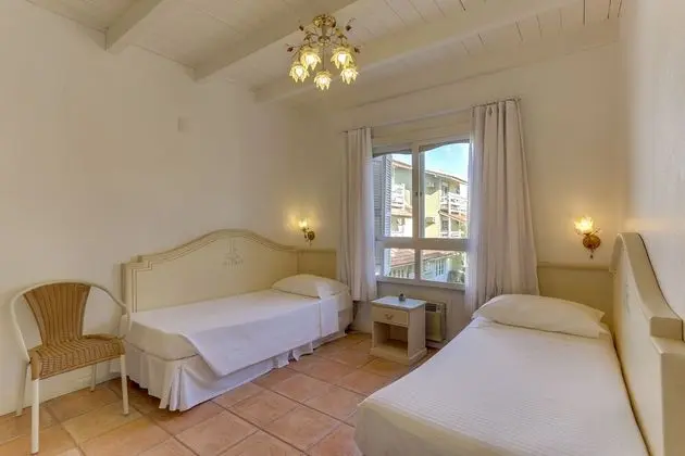 CASA DE 4 QUARTOS 665 - 8 pessoas