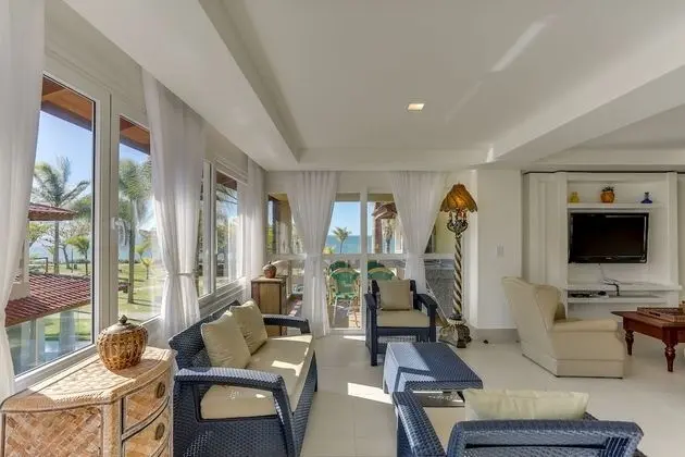 CASA DE 4 QUARTOS 665 - 8 pessoas