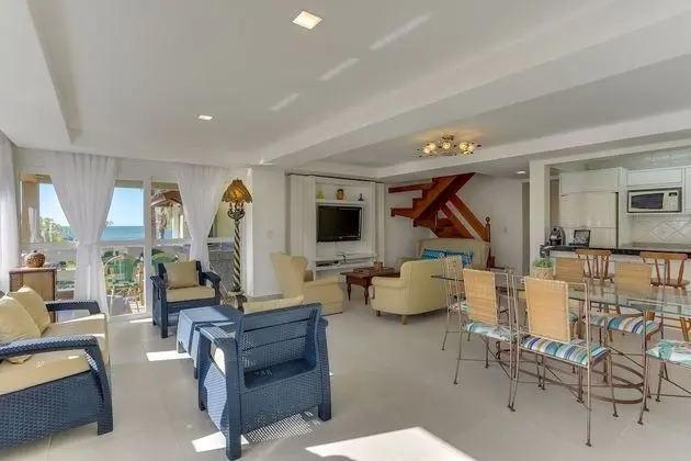 CASA DE 4 QUARTOS 665 - 8 pessoas