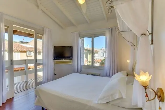 CASA DE 4 QUARTOS 665 - 8 pessoas