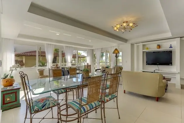 CASA DE 4 QUARTOS 665 - 8 pessoas