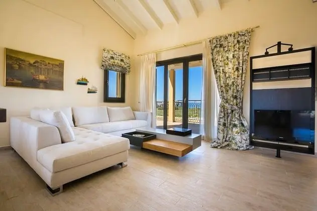 Villa (Orion)
