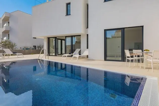 Luxury Villa, Deniz Manzaralı (Seconda)