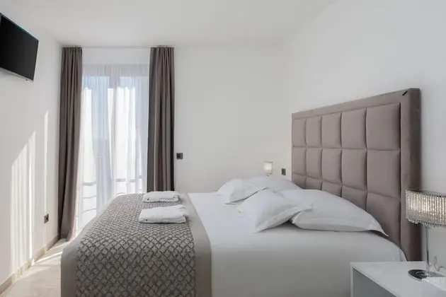 Luxury Villa, Deniz Manzaralı (Seconda)