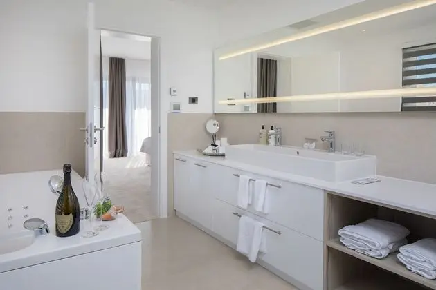 Luxury Villa, Deniz Manzaralı (Seconda)