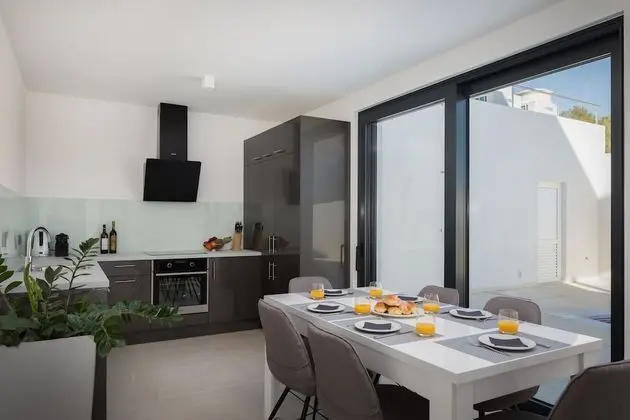 Luxury Villa, Deniz Manzaralı (Seconda)