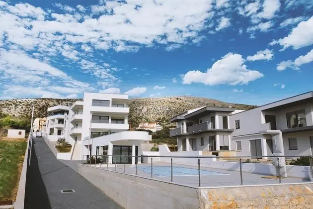 Luxury Villa, Deniz Manzaralı (Seconda)