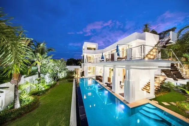 Five-Bedroom Villa with  Private Pool and Jacuzzi Village Palm Oasis