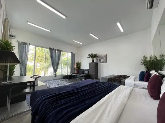 Five-Bedroom Villa with  Private Pool and Jacuzzi Village Palm Oasis