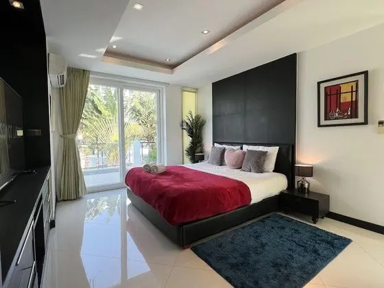Five-Bedroom Villa with  Private Pool and Jacuzzi Village Palm Oasis
