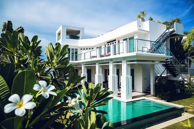 Five-Bedroom Villa with  Private Pool and Jacuzzi Village Palm Oasis