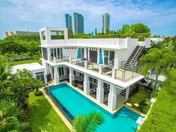 Five-Bedroom Villa with  Private Pool and Jacuzzi Village Palm Oasis