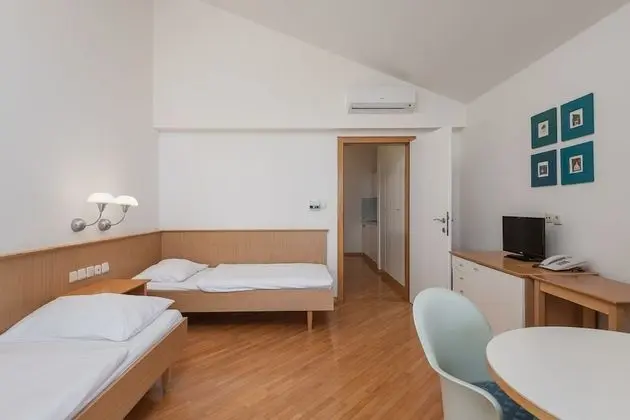 Basic İki Ayrı Yataklı Oda, Balkon, Kısmi Deniz Manzaralı