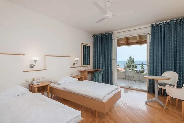 Basic İki Ayrı Yataklı Oda, Balkon, Kısmi Deniz Manzaralı