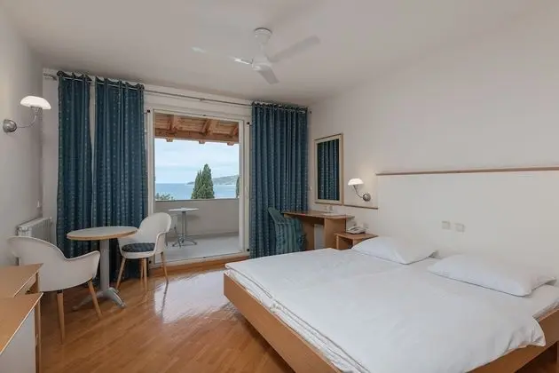 Stüdyo, Balkon, Kısmi Deniz Manzaralı