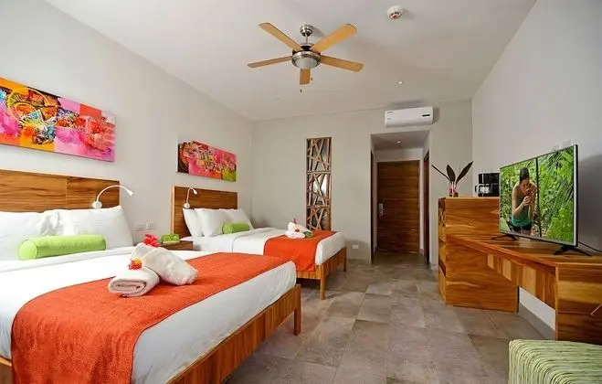 Garden View  Deluxe Room Kingsize bed