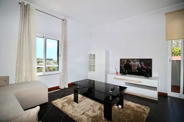Apart Daire, Havuz Manzaralı