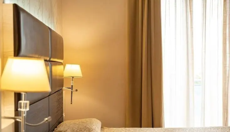 Luxury Tek Büyük Yataklı Oda