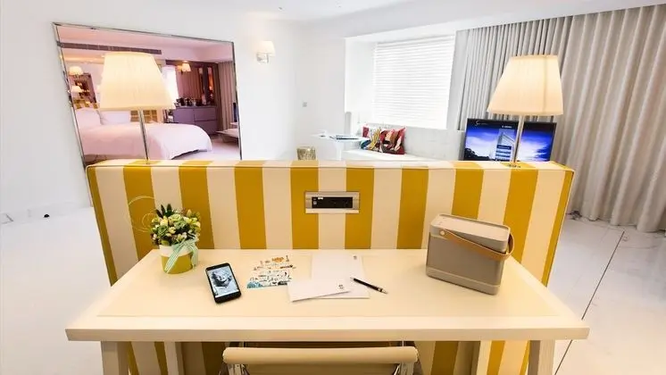 Deluxe Tek Büyük Yataklı Oda