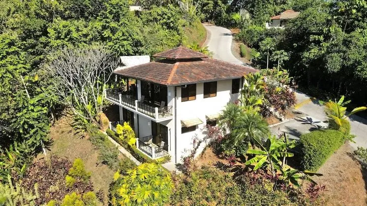 2 Bedroom Villa. Private pool and Air Conditioning