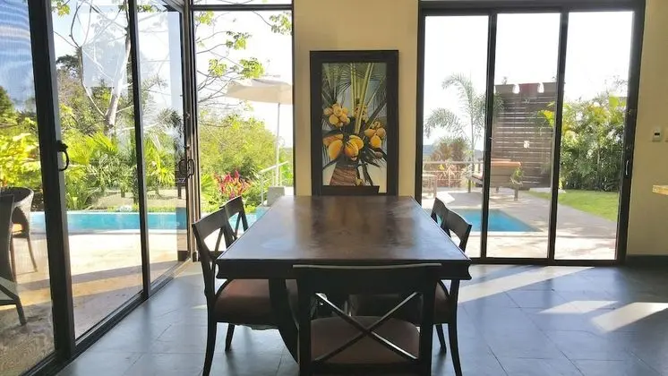 Deluxe House, 3 Bedrooms, Private Pool, CASA TRES NIÑAS