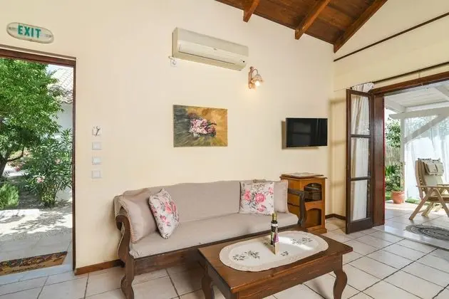Traditional Villa (Agapi)